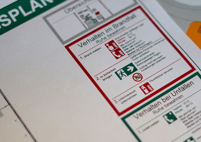 Flucht- und Rettungsplan mit Verhaltensregeln im Brandfall